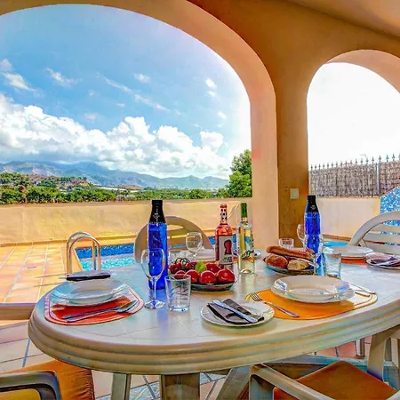 Reyes Villa