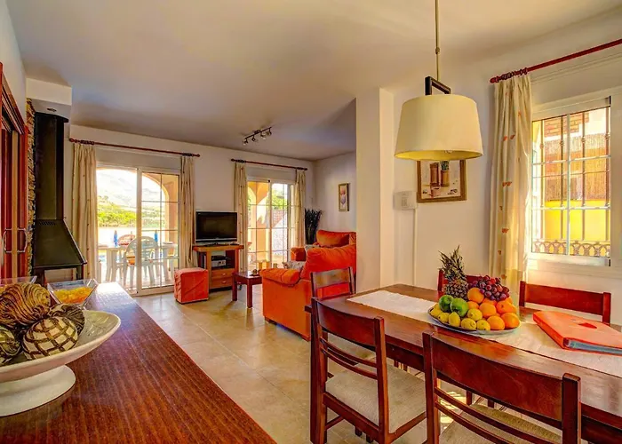Reyes Villa