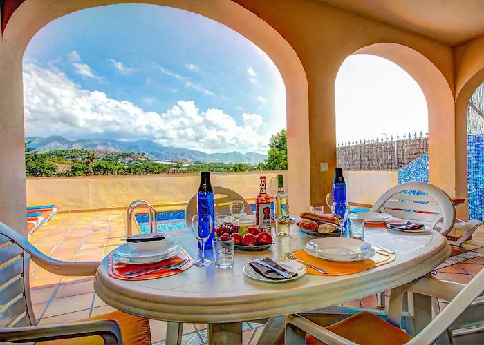 Reyes Villa